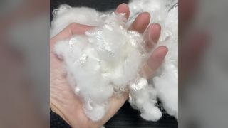 양이온 섬유 1.56D*51mm 직물 회전시키기 & 혼합을 위한 좋은 혈색 견뢰도 연약하고 밝은 광택