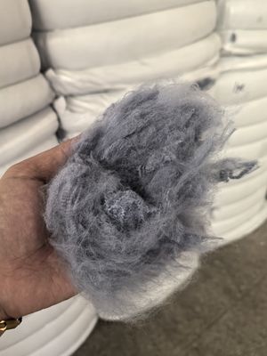 좋은 가격 자외선 보호 재활용 폴리에스터 스테이플 섬유 2.5D 51mm 물 회색 온라인으로