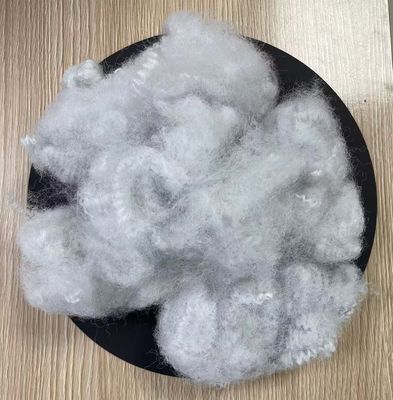 좋은 가격 재활용 폴리에스터 스테이플 파이버 15D 64mm 원시 흰색 온라인으로