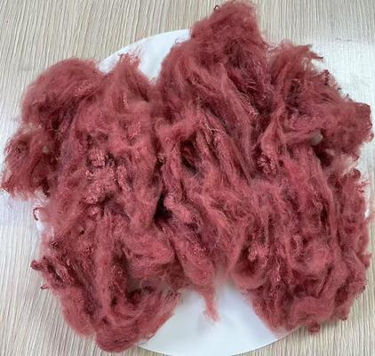 좋은 가격 재활용 된 폴리에스터 스테이플 섬유 1.5D 38mm 도프 염색 빨간색 온라인으로