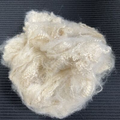 좋은 가격 오프 화이트 저 녹기 섬유 4D × 51mm, 사양은 사용자 정의 할 수 있습니다 자동차 인테리어 원료에 대한 안정적인 결합 온라인으로