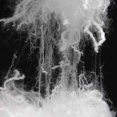 좋은 가격 4D 버진 저 녹는 섬유 110°C 51mm 폴리에스터 섬유 비조직 침대 의물 온라인으로