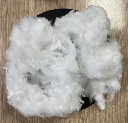 좋은 가격 스피닝 등급 재활용 폴리에스터 스테이플 섬유 1.4D 38mm 백색 온라인으로