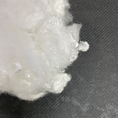 좋은 가격 가정용 섬유 및 의류용 51mm 고흡수 UV 보호 폴리에스터 스테이플 섬유 온라인으로